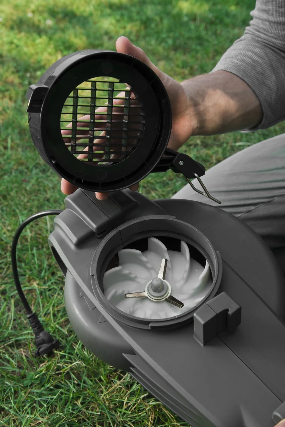 Stiga BL 130c V Elektrische Bladblazer Met Zuigfunctie - 2,6kW - 92m/s - 7m³/min 10 Stiga BL 130c V Elektrische Bladblazer Met Zuigfunctie - 2,6kW - 92m/s - 7m³/min - Afbeelding 10