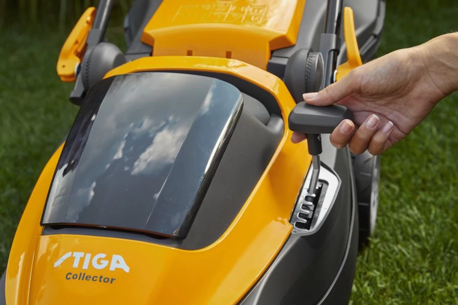 Stiga COLLECTOR 136e Kit Accu Grasmaaier Set (2x 2,0Ah) - 35L - 250m² 14 Stiga COLLECTOR 136e Kit Accu Grasmaaier Set (2x 2,0Ah) - 35L - 250m² - Afbeelding 14