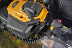 Stiga HT 525 Benzine Heggenschaar - 22,5cc - 0,65kW - 2-takt - 46cm - 35mm -ToolTijd ThuisKlussen 7d915eccd60da4c3b3ab25426e526747