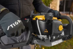 Stiga HT 525 Benzine Heggenschaar - 22,5cc - 0,65kW - 2-takt - 46cm - 35mm -ToolTijd ThuisKlussen b0e2fbd680081b9dc648d5400724f84a
