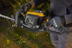 Stiga HT 525 Benzine Heggenschaar - 22,5cc - 0,65kW - 2-takt - 46cm - 35mm -ToolTijd ThuisKlussen e7d2c52578d81d9ddad48eda006c6121